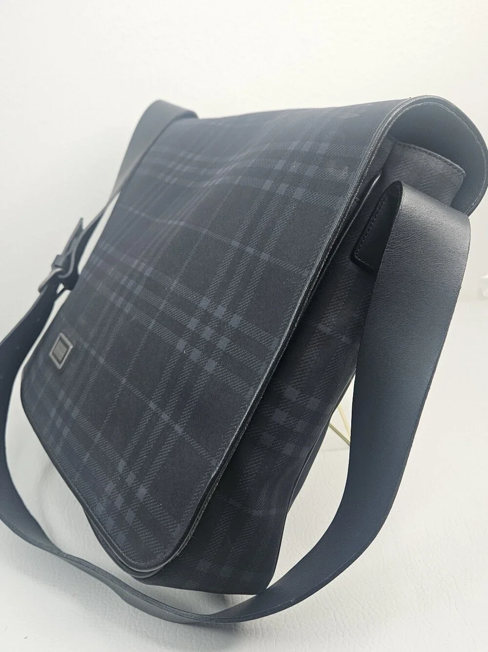 Authentic Burberry London Black Nova Check Messenger Crossbody Laptop Bag